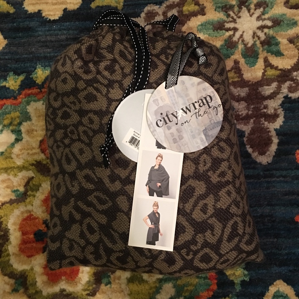 City wrap - cheetah print NWT